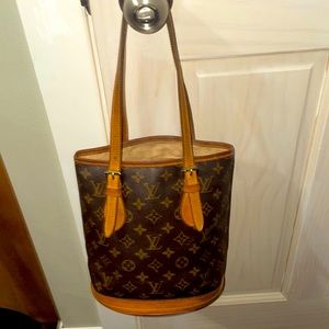 AUTHENTICATED LOUIS VUITTON BUCKET 23 MONOGRAM ALL ORIGINAL CODE AR0949 PARIS